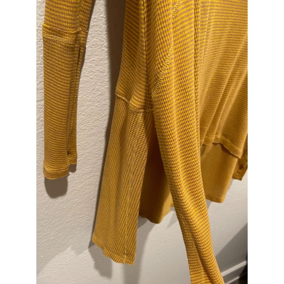 COMME TOI Yellow Tan Long Sleeve V-Neck Blouse - Picture 5 of 5